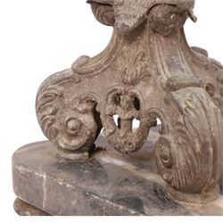 Table lamp with knopped central column with scroll feet upon a trifold marble base, H60cm