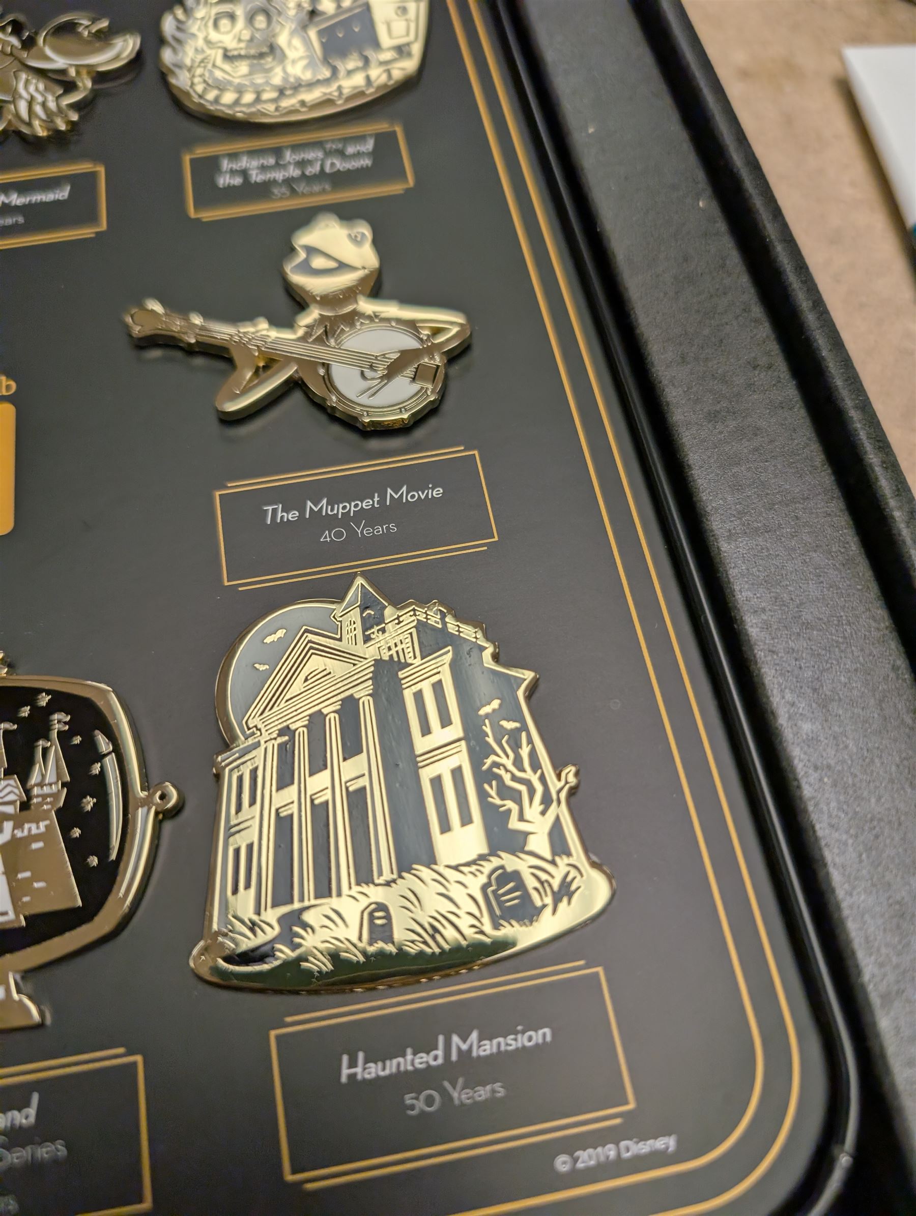 Disney Fan Club D23 Gold Member 10 Year Anniversary enamel pins set, boxed
