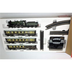 Hornby '00' gauge - Digital Western Express set with Hall Class 4-6-0 locomotive 'Ketley Hall' No.4935 and three Pullman coaches, boxed with Trakmat and Instruction Leaflets Pack