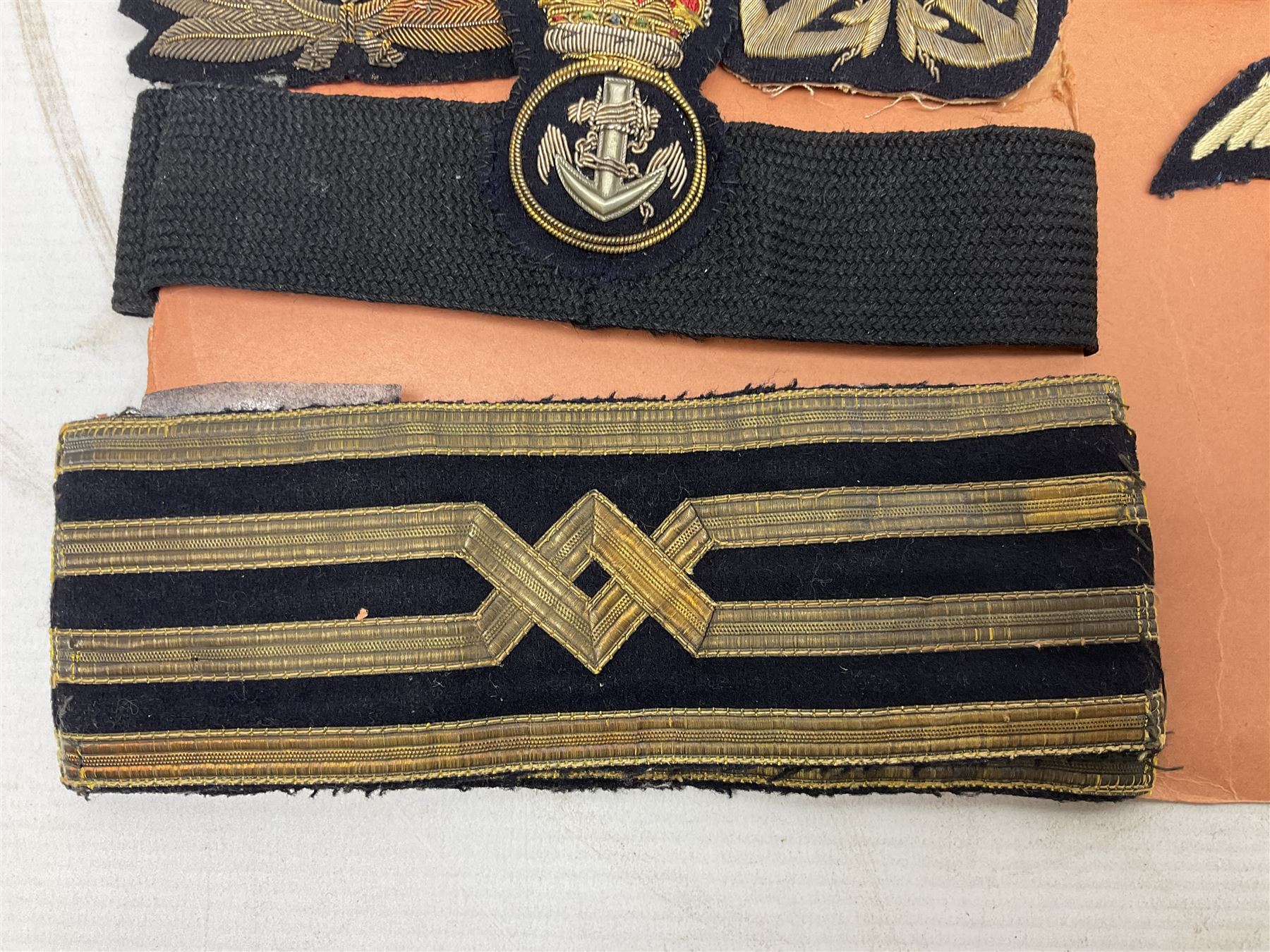 Quantity of WW1 and later Royal Navy and RAF cloth and metal badges and insignia