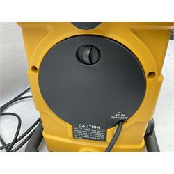 Roberts R9966 Roberts Terrain Rugged Radio