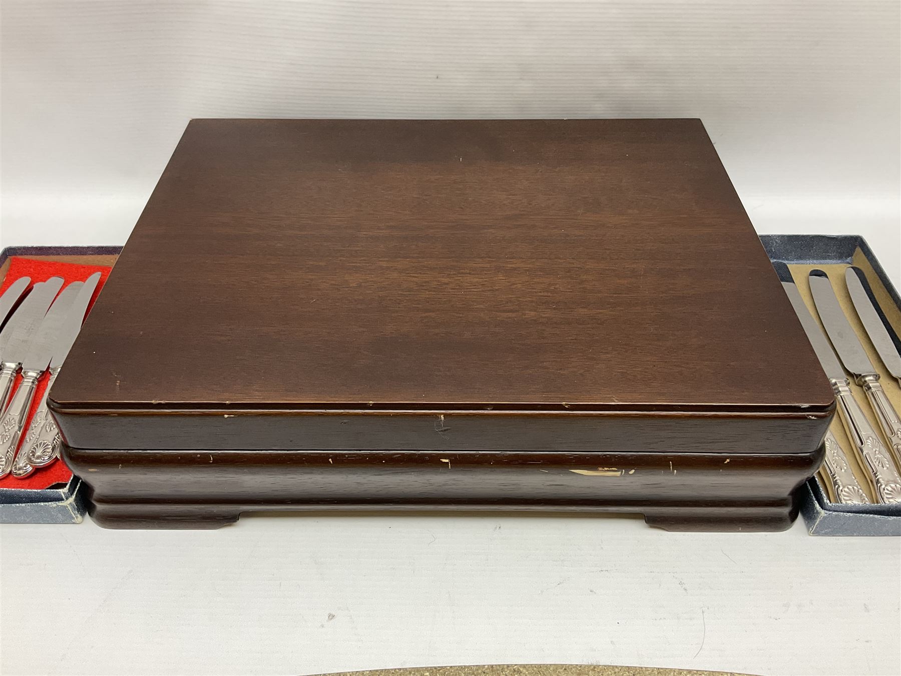 Flexfit canteen of cutlery in Kings pattern, with additional matching flatware  