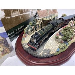 Lilliput Lane The Royal Train at Sandringham, with certificate of authenticity and original box, H11cm