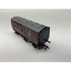 Bachmann Branch-Line '00' gauge - Rolling stock to include a set of three 14 Ton Tank Wagons, set of three Mineral Wagons, set of three Northern Co-Op Private Owner Wagons, 104 Tonne HTA Thrall Bulk Coal Hopper Wagons, BR MK1 Horse Box and others (9)