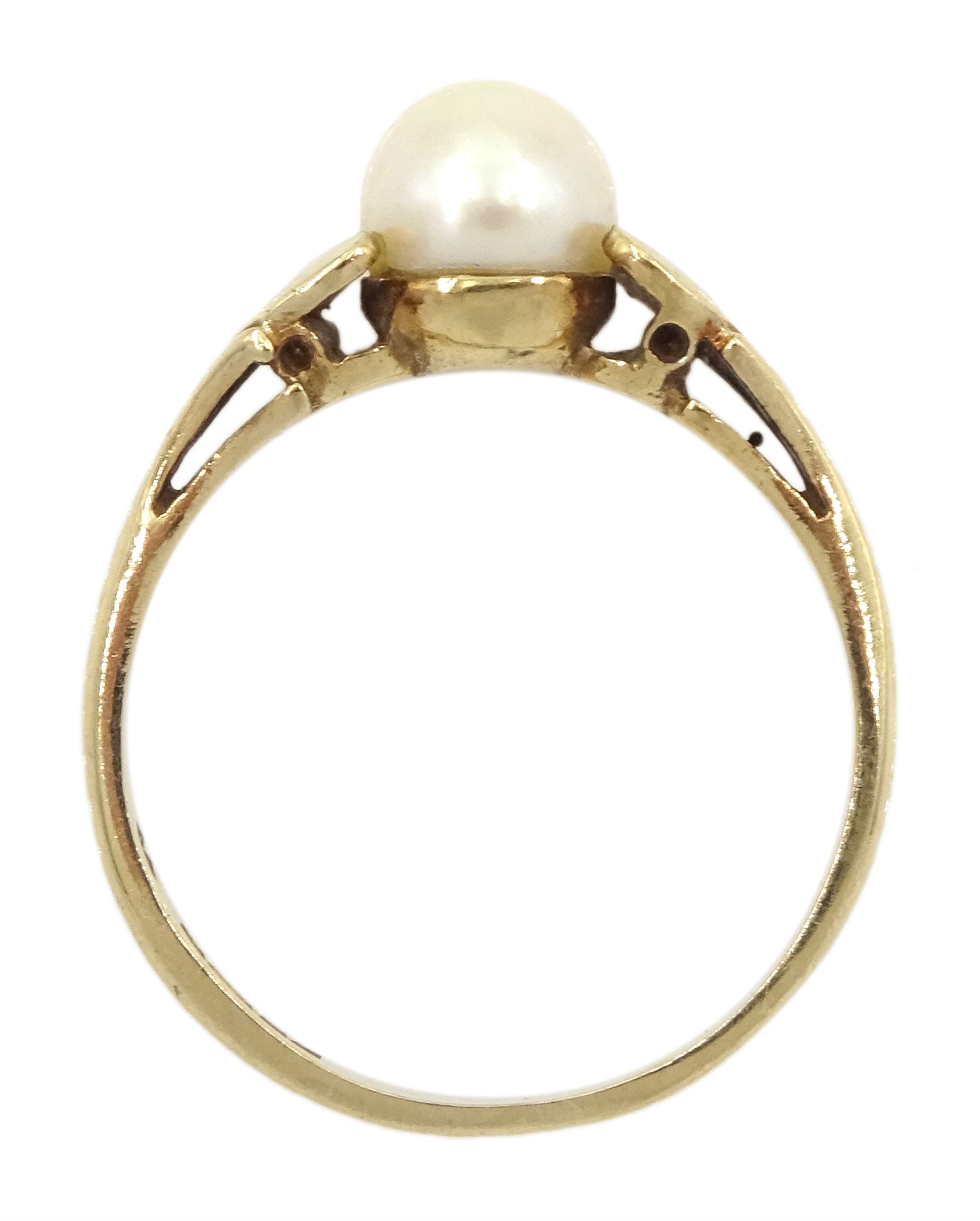 9ct gold single stone pearl ring, hallmarked