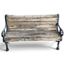 Late 19th/early 20th century Coalbrookdale design cast iron and teak garden bench, the end supports with scrolled backs and pierced foliate arm terminals above ornate scrolling acanthus-cast stretchers, terminating in lobed pad feet, united by a teak slatted back and seat