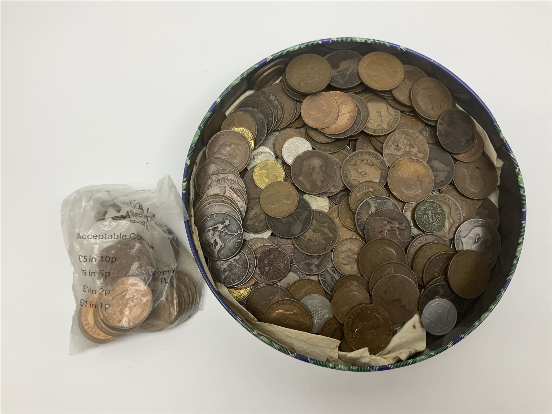 Great British and World coins, including Queen Victoria 1889 halfcrown, pre-decimal pennies, threepences, sixpences and other denominations, commemorative crowns etc