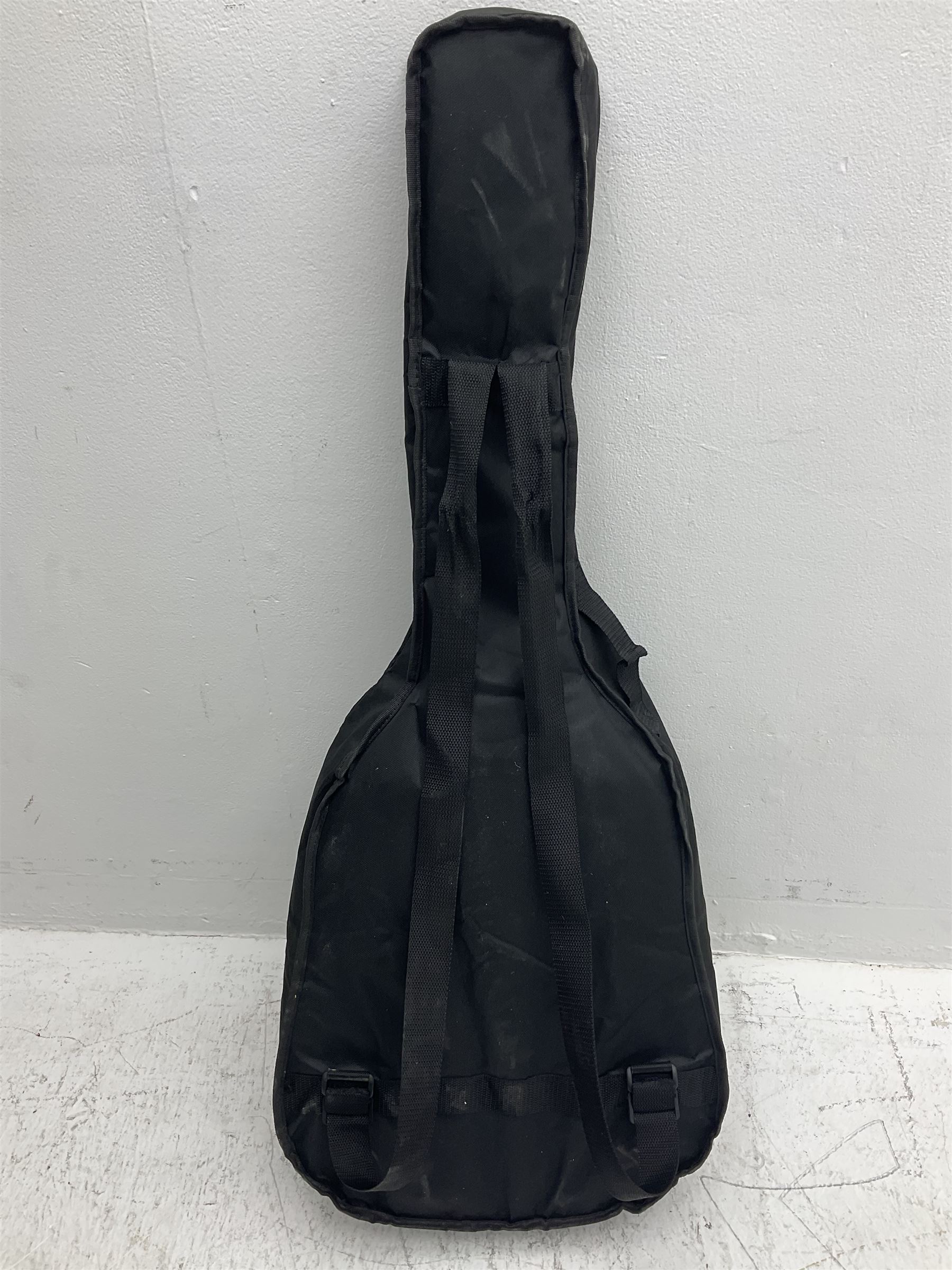 Yamaha CX40 electro-acoustic guitar L102cm in Tanglewood soft Gig-Bag