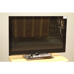  Sandstrom S24FED12 24'' television with DVD and remote (This item is PAT tested - 5 day warranty from date of sale)    