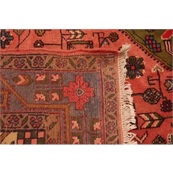  Hamadan rose ground rug, two central medallions, 143cm x 106cm  