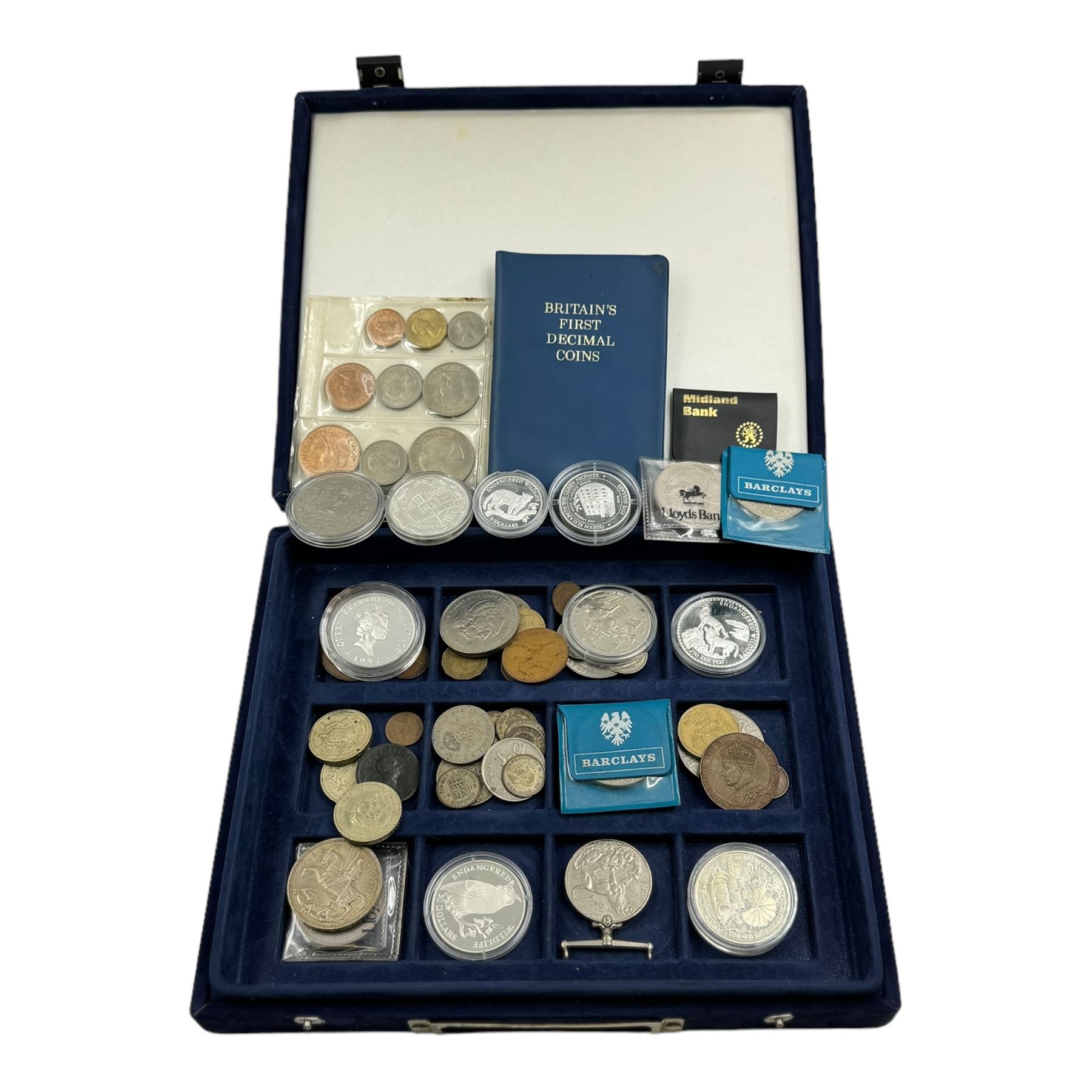 Great British and World coins, including King George V 1935 crown, small number of other pre 1947 silver coins, Queen Elizabeth II 1953 nine coin set in blister pack, commemorative crowns, Cook Islands 1991 'Endangered Wildlife' fifty dollars, Tuvalu 1993 'HMS Royalist' twenty dollars etc