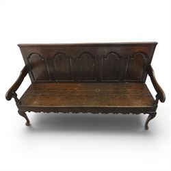 George III oak settle bench, with five gothic arched field panels, with downswept arms raised on cabriole supports