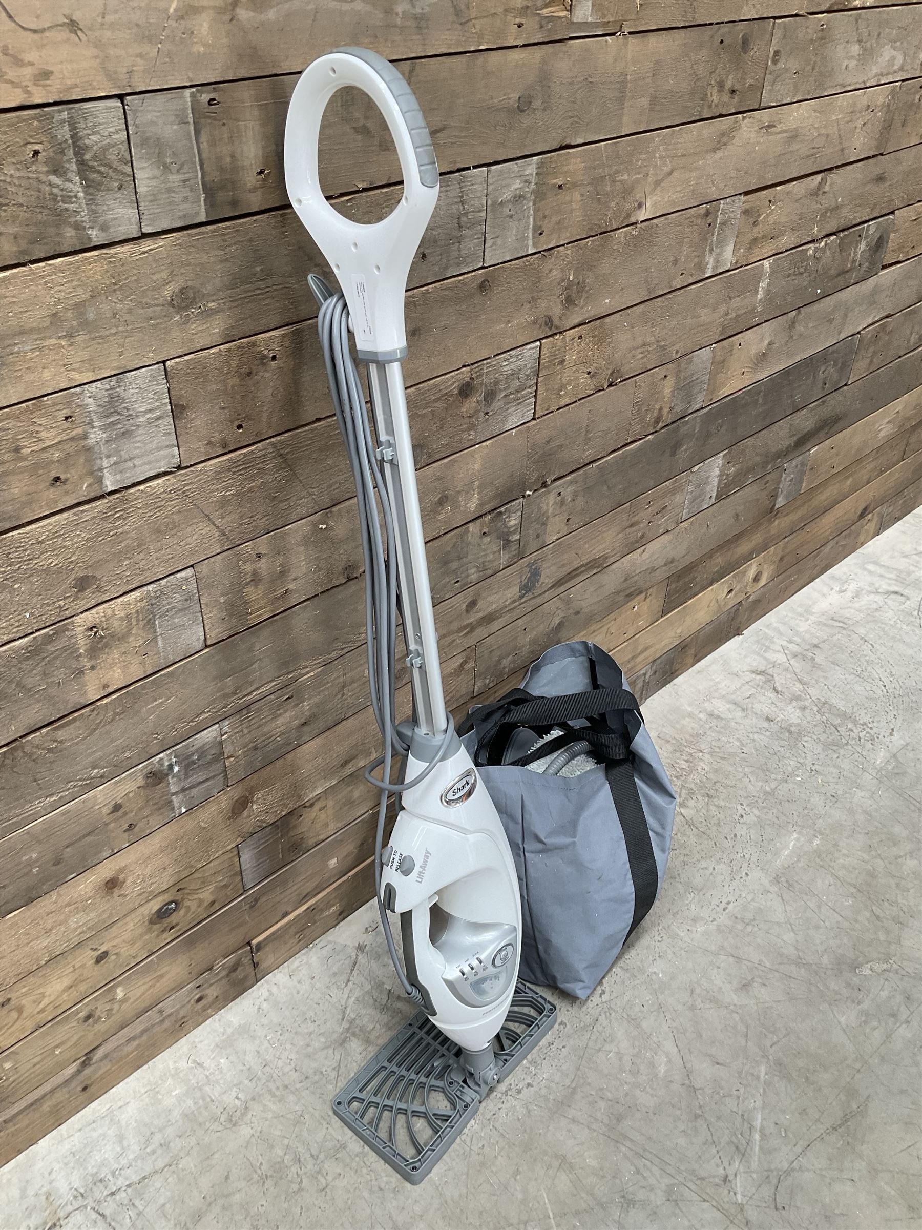 Shark Lift Away Professional steam mop and accessories 
