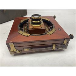 Folding plate camera in mahogany and lacquered brass, with Rapid Symmetrical Reetigmat len and two dark slides in canvas case