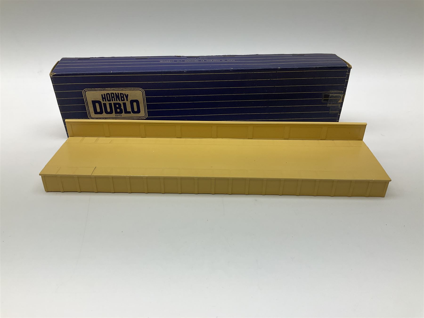 Hornby Dublo - six D1 accessories comprising Turntable; Through Station with separately boxed Platform Extension with Wall; Signal Cabin with orange roof and two packs of station names; Level Crossing; and Island Platform; all boxed (6)