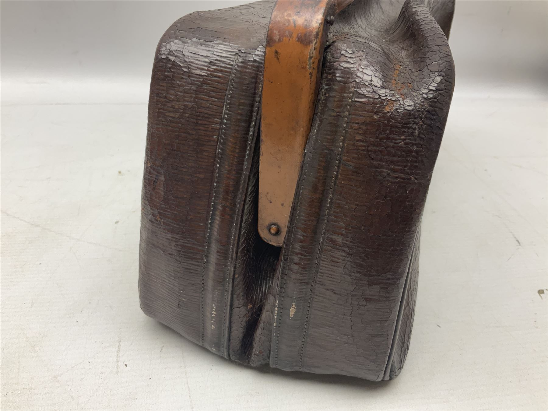 Small leather Portmanteau gentleman’s travelling toilet bag