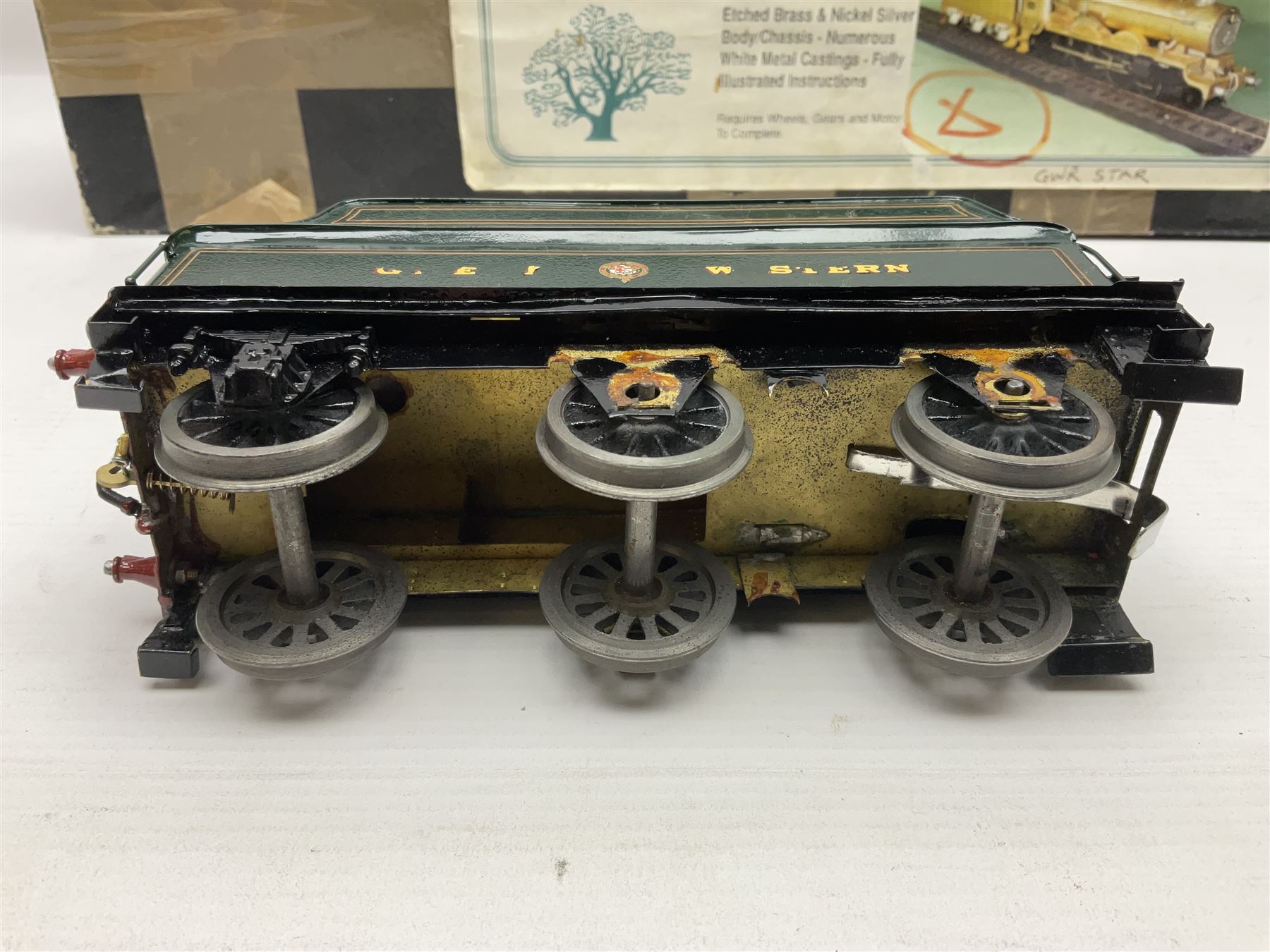 Oakville Kits '0' gauge - constructed and painted Great Western Star Class 4-6-0 locomotive 'Knight of the Golden Fleece' No.4016 and tender; in original kit box with paperwork