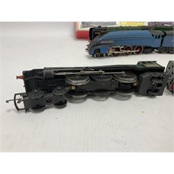 Hornby/Tri-Ang ‘00’ gauge - four locomotives and tenders comprising boxed Class 7P6F 4-6-2 ‘Oliver Cromwell’ no.70013 in BR green; Class A4 4-6-2 ‘Nigel Gresley’ no.7 in LNER blue; Battle of Britain Class 4-6-2 ‘Winston Churchill’ no.21C151 in SR green; Class A3 Gresley 4-6-2 no.60103 in BR green (4) 