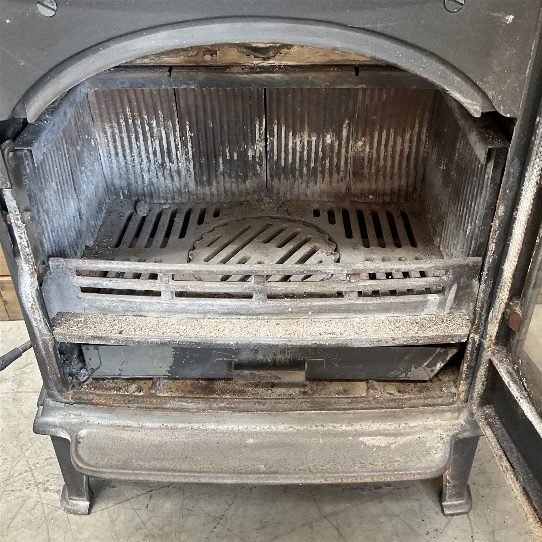  Dovre - multi-fuel cast iron stove