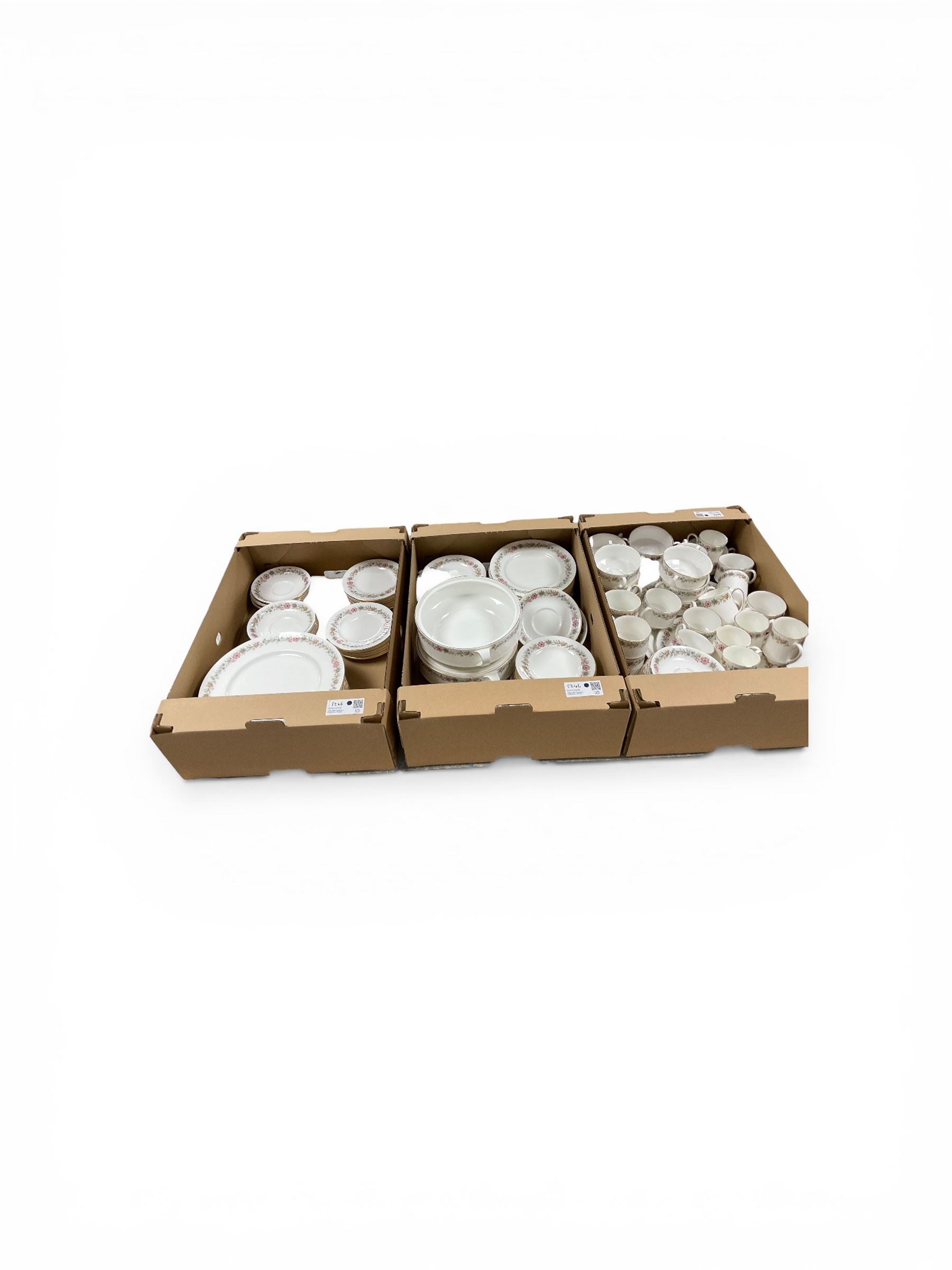 Large collection of Paragon Belinda tea and dinner wares, including cups and saucers, dinner plates, side plates etc 