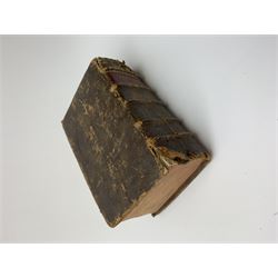 Titi Livii Patavini Romanae Historiae Principis, Libri Omnes, Quotquot Ad Nostram .... 1589. London Edmundum Bollifantum. Six parts in one. Latin. Engraved title page. Full calf binding with ribbed spine.