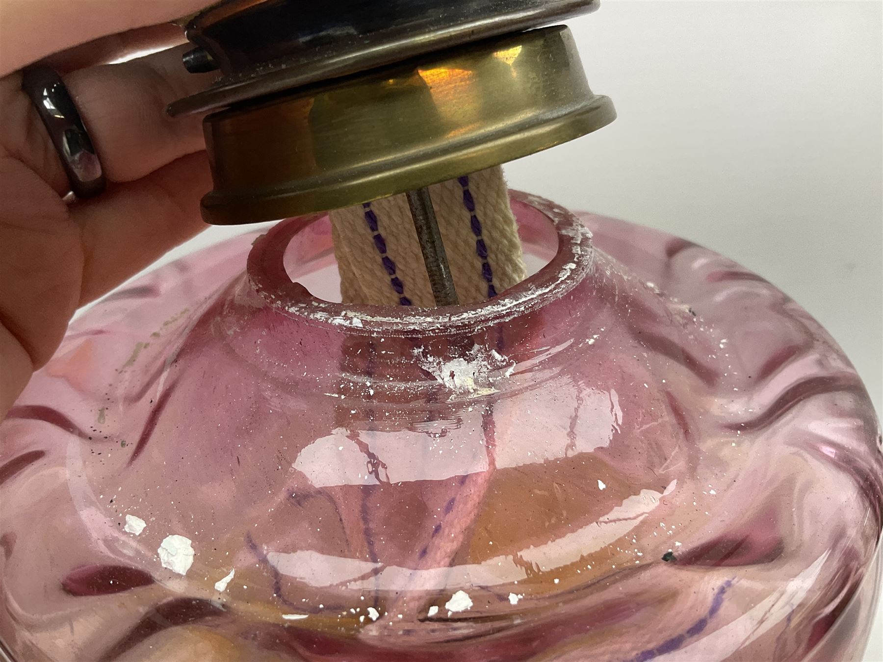 Victorian table oil lamp with black glazed stepped circular base, reeded brass column, moulded pink glass reservoir, duplex burner and frilled rim frosted glass shade with clear glass chimney H69cm