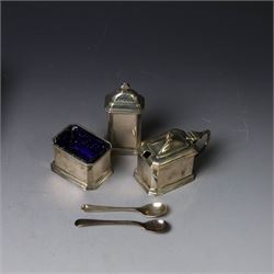 1930s silver three piece cruet set, comprising pepper shaker, open salt and mustard pot, with two matched silver spoons, together with a set of 1930s silver teaspoons, all cased and hallmarked