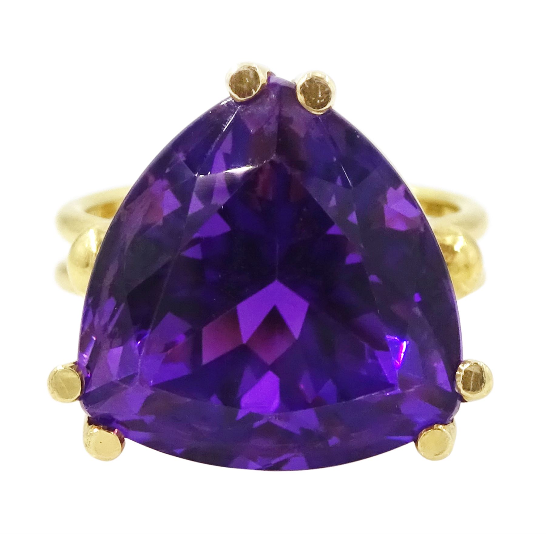 18ct gold amethyst ring, set with a single trilliant cut amethyst of approx 11.50 carat, to a fancy split design shank