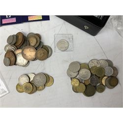 Great British and World coins, including two The Royal Mint Experience 2018 Sir Isaac Newton fifty pence coins on cards, commemorative crowns, Queen Elizabeth II 1999 five pounds, pre-decimal coinage, various Isle of Man fifty pence pieces etc