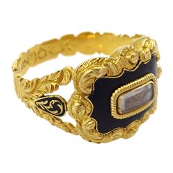 George IV 18ct gold black enamel and glazed mourning ring, the setting and shank with foliate decoration, London 1825, 