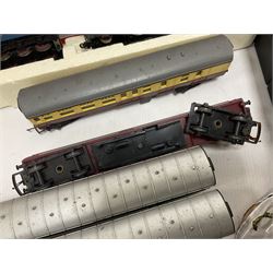Various makers ‘00’ gauge - Hornby DCC ready LNER 4-6-2 ‘The Mallard’ no.4468 in blue with original box; Lima British Railway Class 33 Bo-Bo diesel locomotive no.33025; quantity of coaches, wagons and track to include Hornby, Lima, Tri-Ang etc (26) 