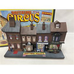 Britains - Circus Street Parade diorama with Circus Professional Vehicle no.08673; in original box 