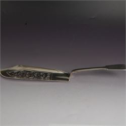 Victorian silver Fiddle pattern fish slice, with pierced blade, hallmarked John & Henry Lias, London 1846