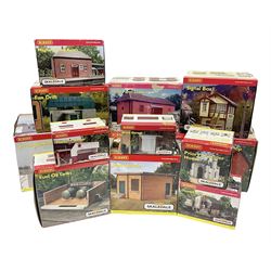 Hornby '00' gauge - thirteen Skaledale trackside buildings/accessories including R8737 Small Gasholder, R9653 Baptist Church, R8542 Holly Farm Workshop, R8534 Signal Box, R8854 Fan Drift, R8525 Holly Farm Stables, R9531 Magna Waiting Room, R8778 Fan House, R8709 Fuel oil Tanks etc; all boxed (13)