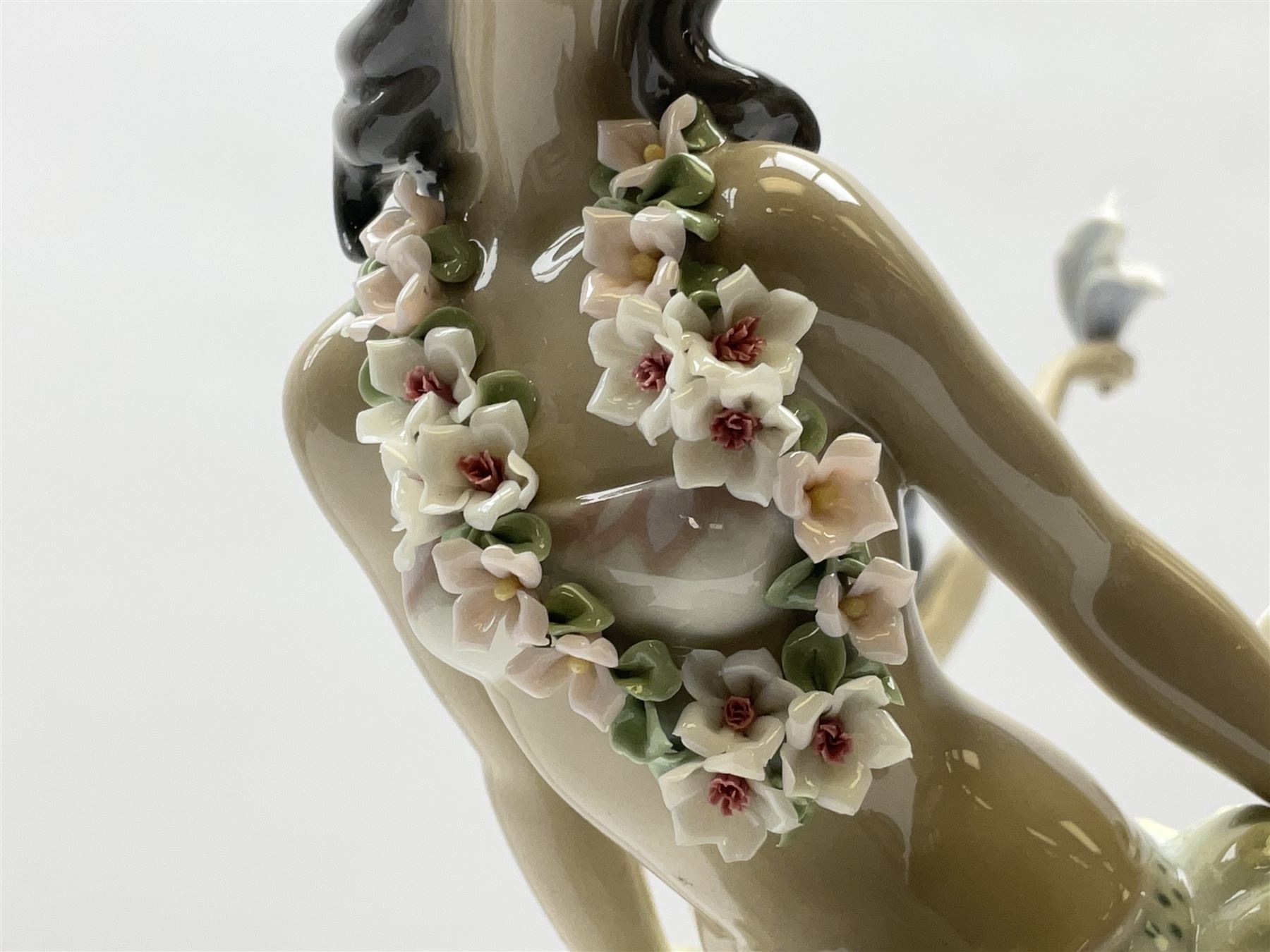 Two Lladro figures, comprising Momi no 1529 and Mahlia no 1531, both with original boxes, both year issued 1987, year retired 1989, largest example H29cm