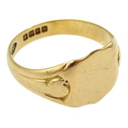 18ct gold shield design signet ring, London 1931
