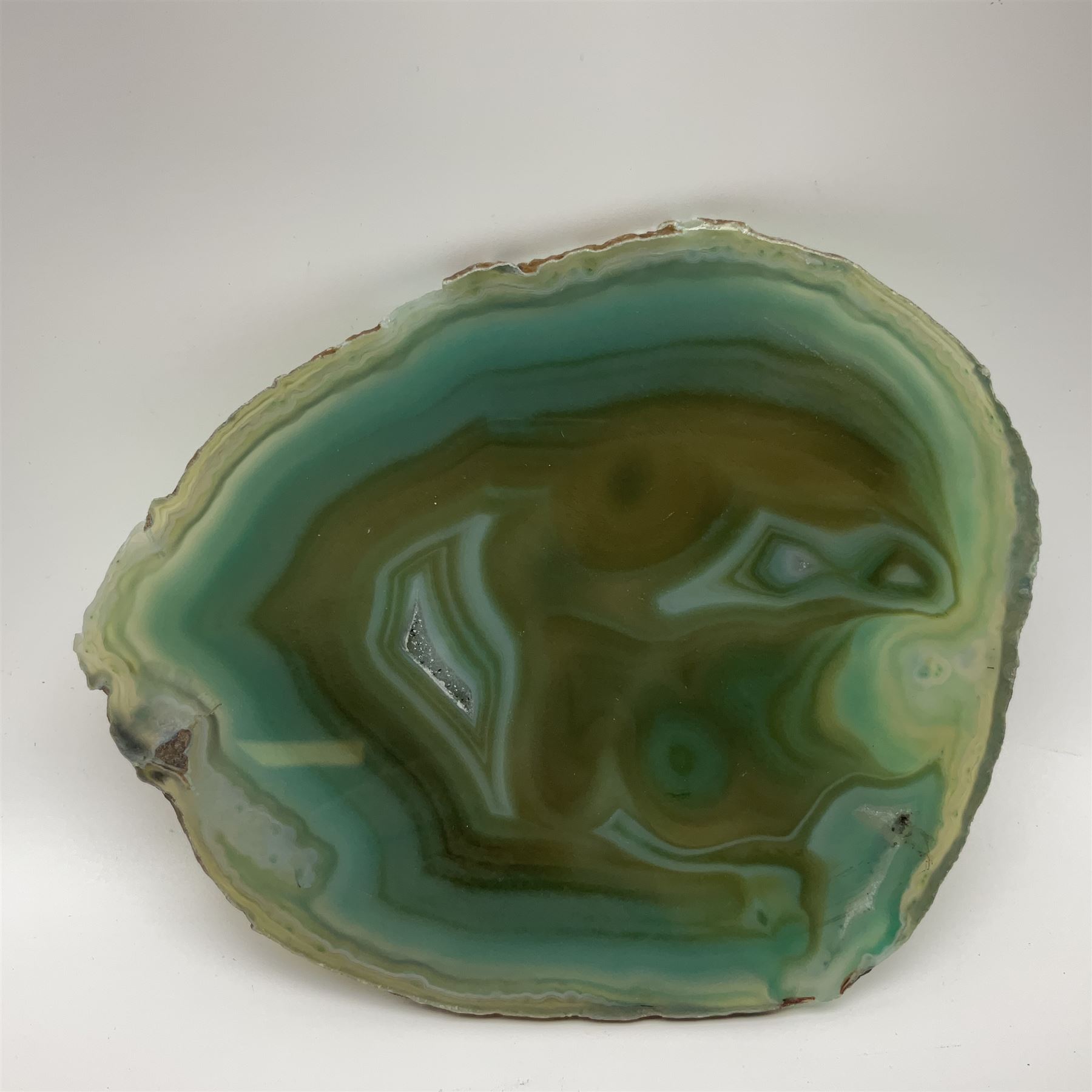 Pair of green agate slices, polished with rough edges, raised upon silvered metal stands, H23cm
