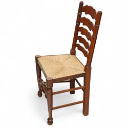 Mid-20th-century set of six elm ladderback chairs, with rush seat and five shaped horizontal back splats, turned front legs, and stretchers 