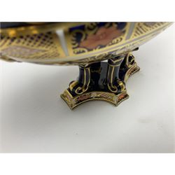 Early 20th century Royal Crown Derby Imari 1128 pattern pedestal dish, the boat shaped bowl with high scroll handles, upon four scroll supports and quatrefoil base, with printed mark beneath including year cypher for 1917, H13cm W19.5cm

