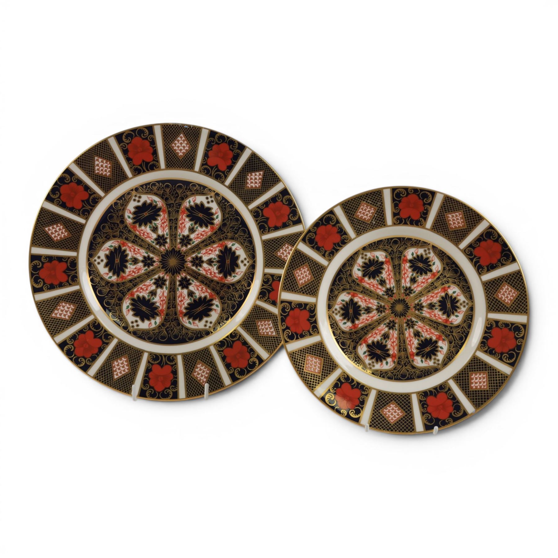 Royal Crown Derby 1128 Old Imari pattern graduating pair of plates