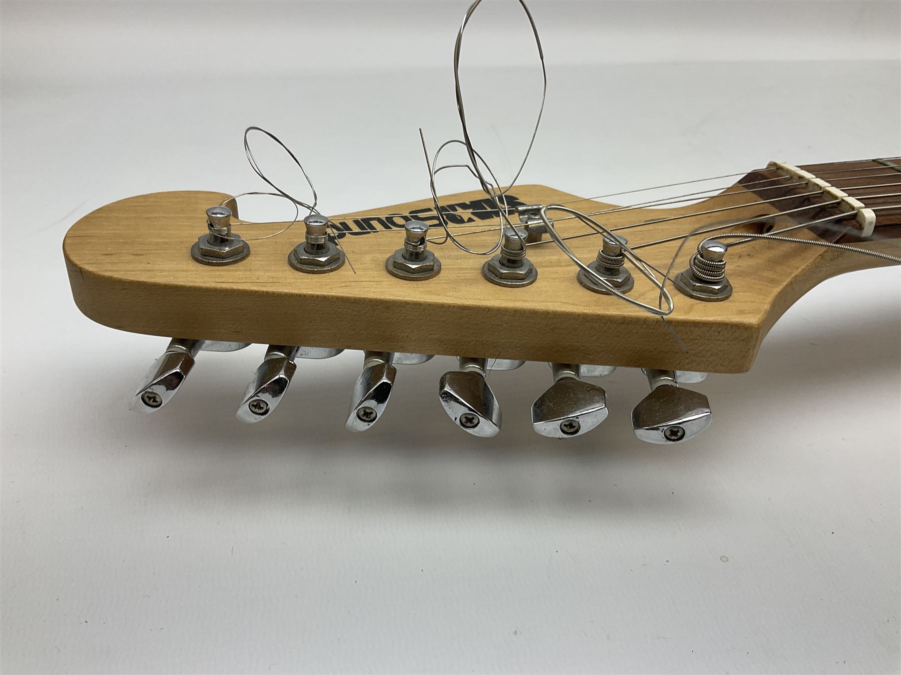 Starsound electric guitar with ‘sound city’ amp