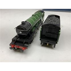 Hornby '00' gauge - LNER green 4-6-2 locomotive 'Flying Scotsman' No.4472 with tender and additional water tender in blue/grey; unboxed; together with The Flying Scotsman Limited Presentation Edition pack of three BR Mk.2A open and brake coaches; boxed
