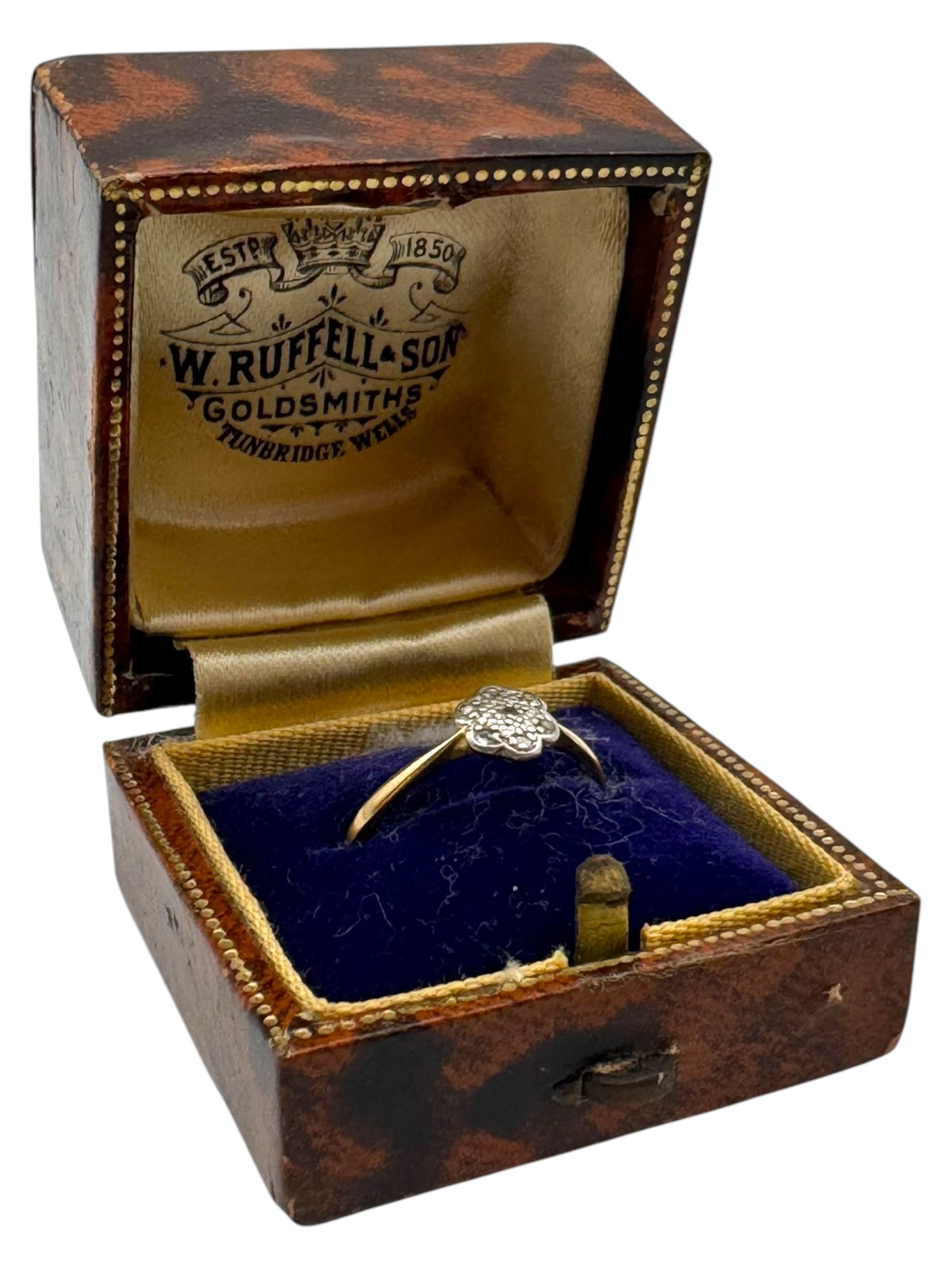 18ct gold diamond daisy cluster ring and a gold-plated carnelian and bloodstone spinner fob, fob L5.5cm