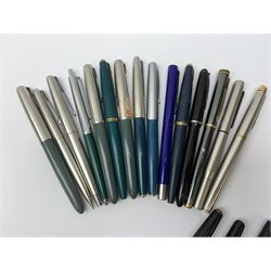 A group of vintage and later fountain pens, to include a Parker Duofold with nib marked 14K, a further Parker example with nib marked 14K, a Waterman's 503 with lever filler action and nib marked 14CT, a Sheffer example with green resin body and nib marked 14K, plus other examples, mostly Parkers, etc. 