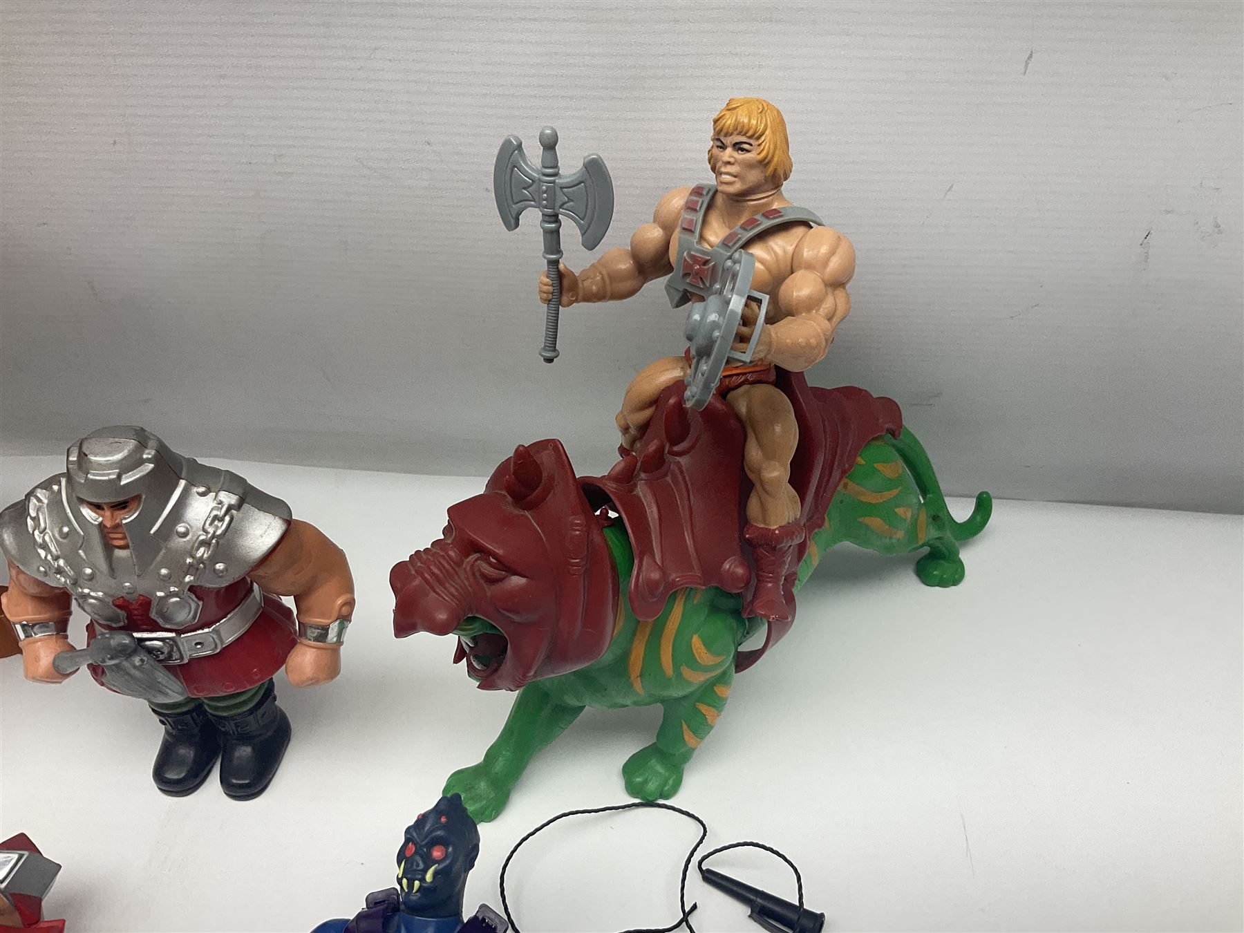 Group of 1980s Masters of the Universe figures to include He-Man, Skeletor, Stridor and Battle Cat, with collection of accessories 