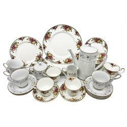 Royal Albert Old Country Roses pattern dinnerwares, to include four dinner plates, four cups and saucers etc, together with Noritake tea service 