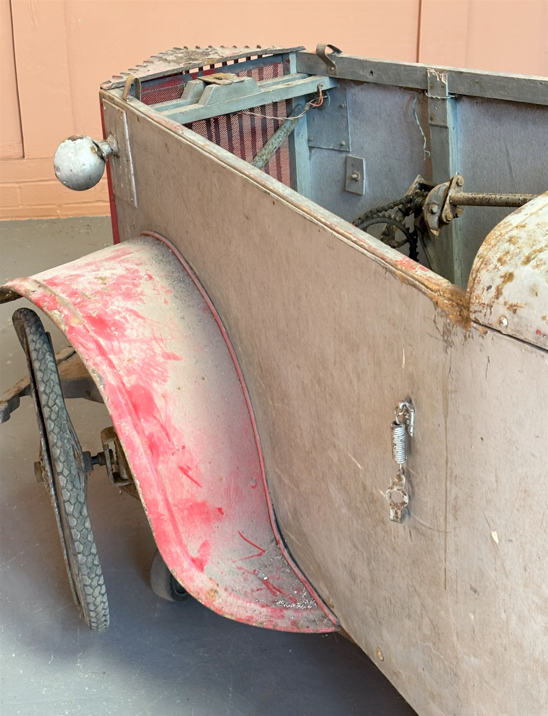 1930's open top two seater electric cycle sports car, in barn find condition, powered by 12v batteries and an electric motor. N.B. There is photographic evidnce to suggest this car was previosuly road registered with 'DMT8' liscence plate. L270cm, W100cm.  - COLLECTION BY APPOINTMENT FROM: The White House, Thirsk Road, Easingwold, York, YO61 3NF - CALL 01723 507111 TO ARRANGE