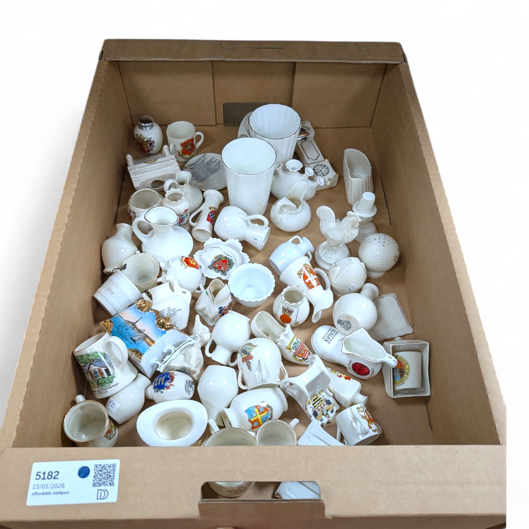 Collection of crested ware including Arcadian, Grafton, Shelley, Gemma, etc