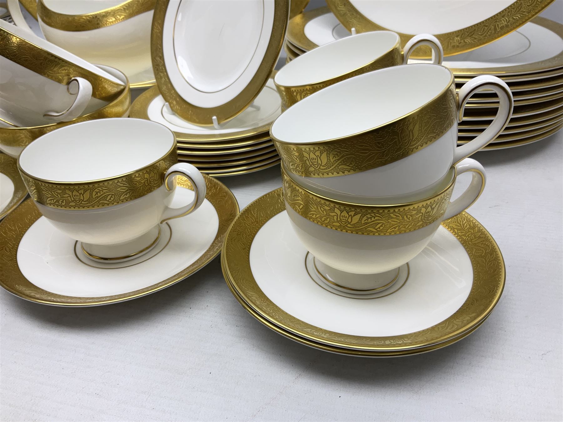 Wedgwood Ascot pattern part tea and dinner service, comprising eleven dinner plates, ten small dinner plates, nine bowls, eight dessert plates, seven saucers, nine tea cups, sauce boat and stand, milk jug, two twin handled soup bowls, serving dish and meat platter (60)