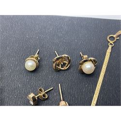9ct gold jewellery, including stone set pendant necklace and pair of stone set stud earrings, rope twist necklace chain, other chain links, four odd earrings a faux pearl necklace with 9ct gold bow clasp